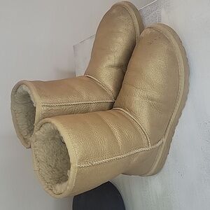 UGG Clasic Short Gold  Metallic Boots SZ 7W